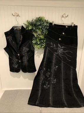 Yue Bing Xue vintage Black Embroidered Denim Maxi Skirt with Matching Vest M